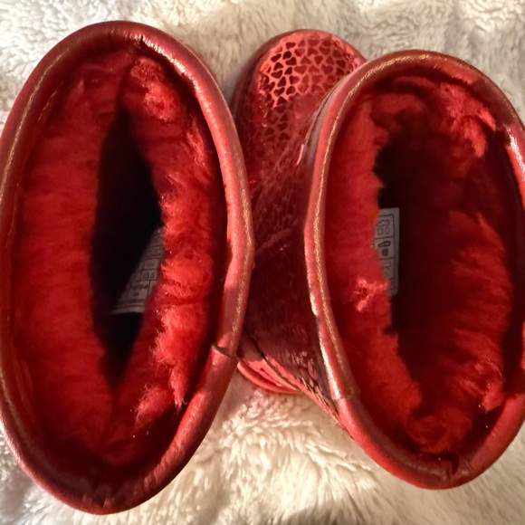 Ugg Classic II Red Gel Heart Boot Toddler 7 Brand New without Box ❤️❤️ - Picture 9 of 12
